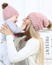Load image into Gallery viewer, Set of two Mummy and me beanies - 5 different colours
