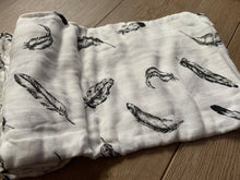 Load image into Gallery viewer, Light weight newborn baby Muslin wraps / blankets - 16 patterns
