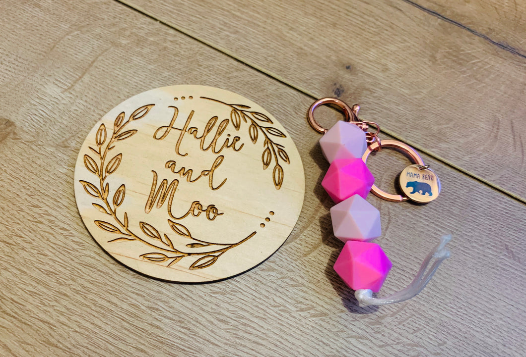 Silicon bead keyring with “mama bear” charm